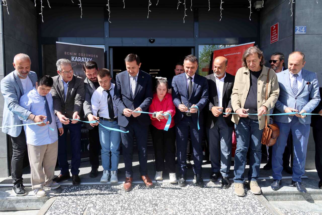 Konya’da down sendromlu öğrencilerin objektifi sergiye dönüştü 1
